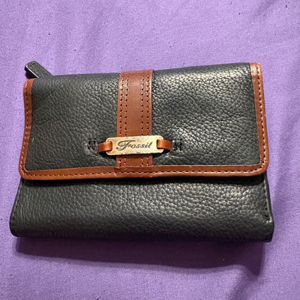 Fossil black leather wallet, brown saddle leather trim, antique brass hardware.
